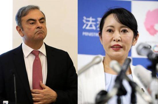 카를로스 곤 전 르노-닛산 회장이 지난 8일(현지시간) 레바논 베이루트에서 기자회견을 하고 있다(왼쪽). 곤 회장의 기자회견이 끝난 직후 모리 마사코 일본 법무상이 9일 새벽 도쿄에서 반박 기자회견을 열고 있다. EPA연합뉴스
