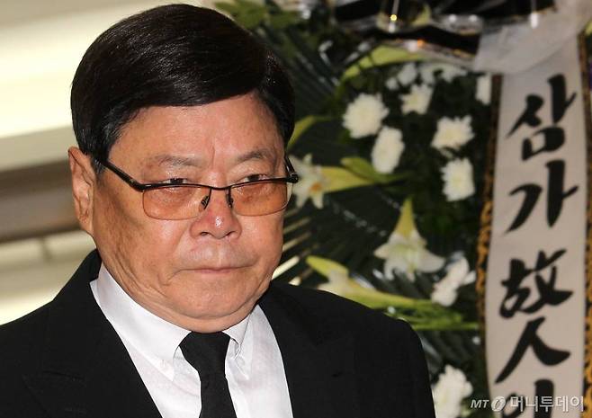 지난 21일 세상을 떠난 고(故) 남보원이 2010년 7월29일 오후 일원동 삼성서울병원 장례식장에 마련된 고(故) 백남봉의 빈소를 찾아 조문하고 있다. / 홍봉진 기자 / 사진=홍봉진기자 honggga@