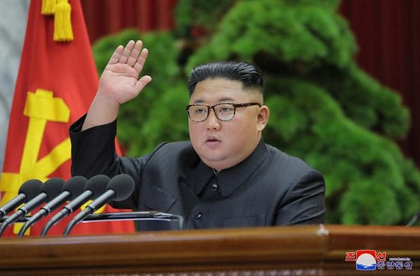 김정은 북한 국무위원장이 지난달 31일 노동당 중앙위원회 본부청사에서 제7기 제5차 전원회의를 지도했다고 1일 조선중앙통신이 보도했다. /조선중앙통신