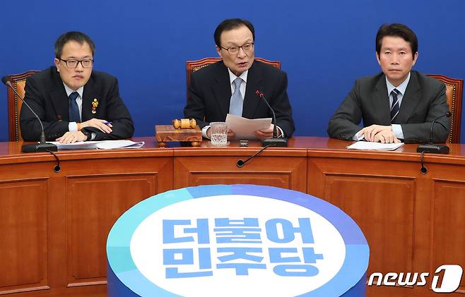 이해찬 더불어민주당 대표가 3일 오전 서울 여의도 국회에서 열린 최고위원회의에서 모두발언을 하고 있다. 2020.2.3/뉴스1 © News1 박세연 기자