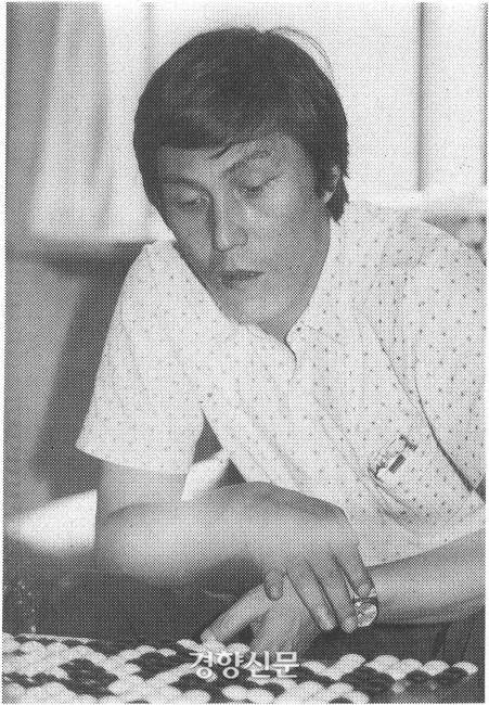 1989년 세계최강을 가리는 응씨배에서 우승한 조훈현 9단. 1989년 당시 조9단이 바둑을 두는 모습. | 경향신문 자료사진