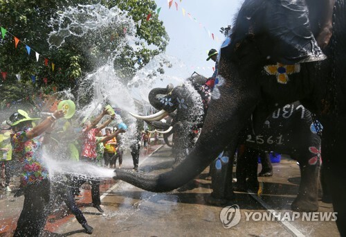 매년 4월 개최되는 태국 최대 물축제 송끄란 [EPA=연합뉴스 자료 사진]