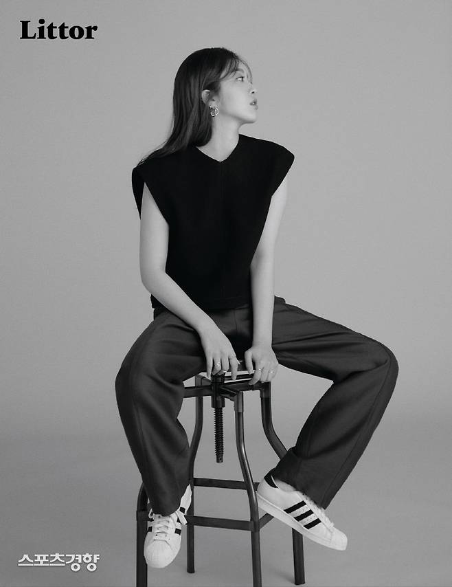 걸그룹 AOA 멤버 찬미 문학잡지 인터뷰 화보. 사진 릿터