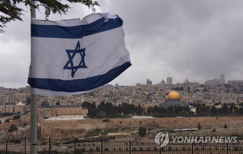 예루살렘 구시가지와 이스라엘 국기 [연합뉴스 자료사진]