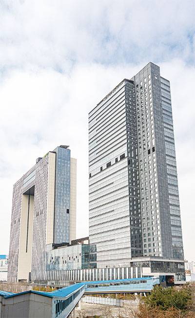 서부티엔디와 신한리츠운용이 오는 7월을 목표로 준비 중인 신한서부티엔디리츠는 서울 용산 ‘서울드래곤시티(사진)’와 인천 연수구 복합쇼핑몰 ‘스퀘어원’을 기초자산으로 한다.
<윤관식 기자>