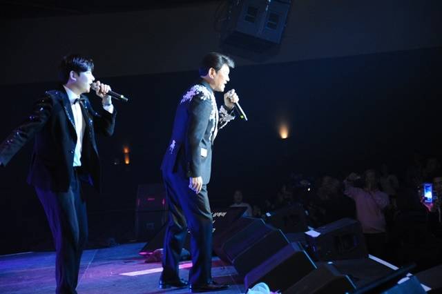 설운도는 지난 9일 미국 팔라 리조트에서 한인들을 상대로 콘서트를 가졌다. 그는 "'미스터 트롯' 레전드 무대에서 부른 노래가 미국에서도 완전 역주행 분위기에 휩싸였다"고 말했다. /라디오 코리아 제공