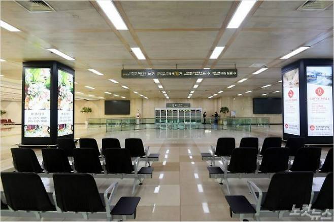 지난 13일 김포국제공항 국제선 청사 입국장에 한산한 모습을 보이고 있다. 이날 하루 동안 김포공항 국제선 스케줄은 한 편도 없었다. (사진=이한형 기자/자료사진)
