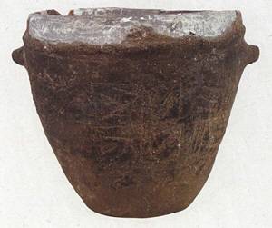 위의 그림문자가 새겨진 요서지역 소하연문화의 토기.