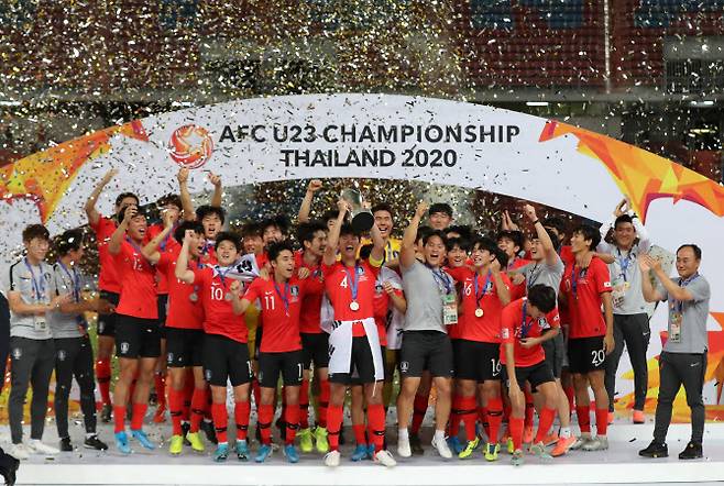 2020 아시아축구연맹(AFC) U-23 챔피언십 우승으로 도쿄올림픽 출전권을 따낸 한국 U-23 축구대표팀. 사진=연합뉴스