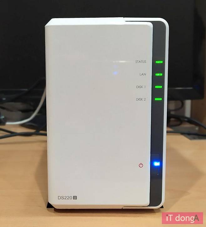 시놀로지 DS220j 전면