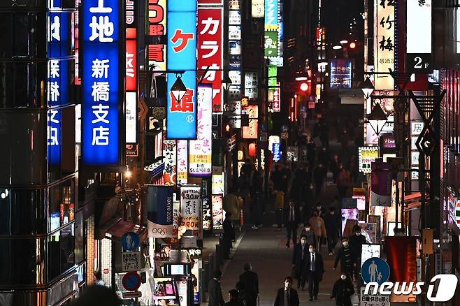 가라오케(노래방)과 유흥음식점 등이 즐비한 일본 도쿄 미나토구 신바시 <자료사진> © AFP=뉴스1