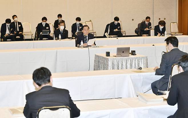 (후쿠시마 교도=연합뉴스)  일본 경제산업성과 도쿄전력이 6일 후쿠시마시(市)에서 후쿠시마 제1원전 오염수 처분 방안에 대한 지역 대표들의 의견을 듣는 행사를 열고 있다.