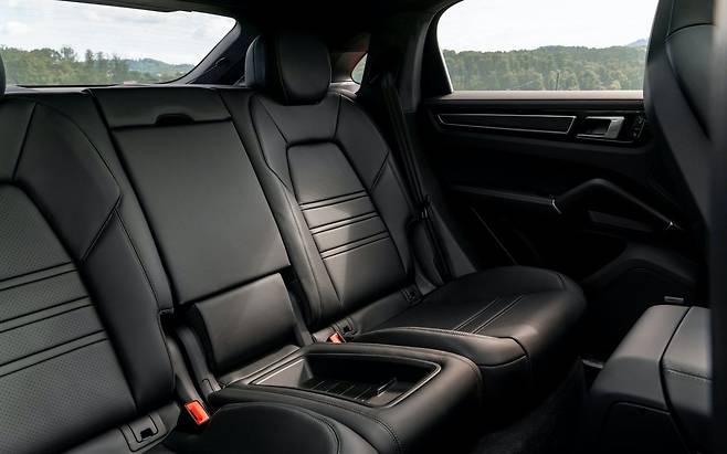 포르쉐 카이엔 쿠페 2열(2인승)