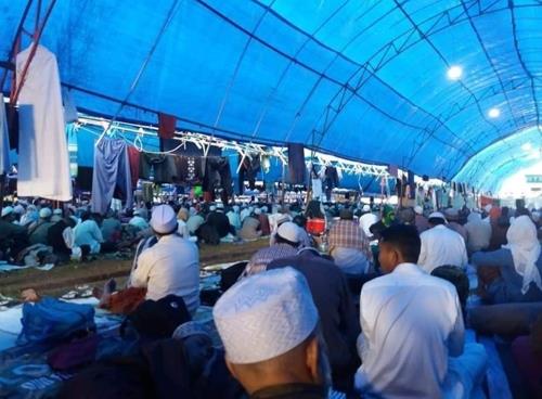 인도네시아 술라웨시섬서 열린 이슬람교 부흥집회 참가자들 [페이스북 @Aalamishura]
