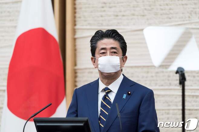 마스크를 착용한 아베 신조 일본 총리 <자료사진> © AFP=뉴스1