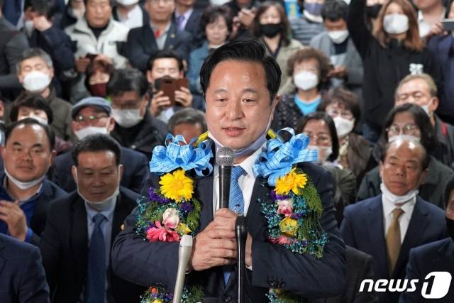 이번 총선에서 낙동강벨트 최대 격전지로 꼽히던 경남 양산을 지역구에서 16일 초접전 끝에 김두관 민주당 후보가 당선됐다. /사진=뉴스1.