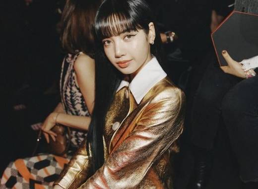 걸그룹 블랙핑크 리사의 국적이 네티즌들의 관심을 끌고 있다. /사진=프라다 제공