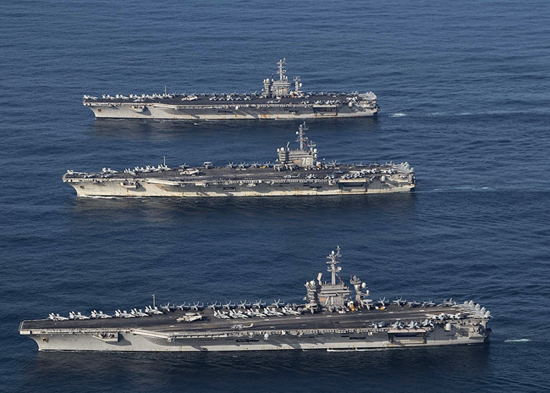 미국 해군 항모 니미츠호, 시어도어 루스벨트호, 로널드 레이건호가 남중국해에서 함께 항해하고 있다.