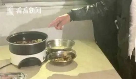 중국 저장성 진화시 경찰이 범인 우씨의 집에 들이닥쳤을 때는 이미 블랙 스완의 흔적은 사라지고 먹다 남은 국그릇만이 남았다. [중국 환구망 캡처]