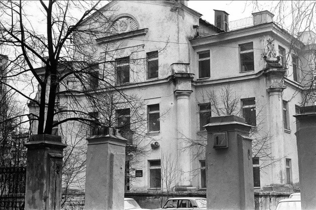 박신우·김규열 부부가 체포된 소련 모스크바 마르흘렙스키 거리 18동. 이 건물 한쪽에 그들의 거처가 있었을 것이다. 오늘날 ‘밀류틴스키 소로’로 개칭됐다. 임경석 제공