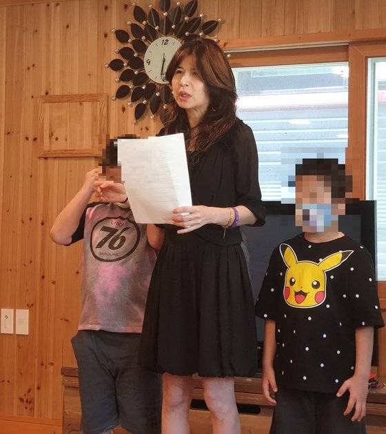 고 곽예남 할머니 딸 이민주(46)씨가 20일 전북 전주시 다가동 본인이 회장을 맡았던 전북장애인자활지원협회 '자립의 집'에서 기자 회견을 열고