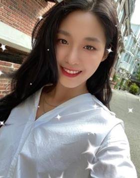 설현이 ‘봄의 여신’으로 등극했다. 설현 SNS
