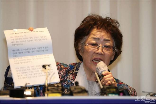일본군 위안부 피해자 이용수 할머니가 25일 오후 대구 수성구 만촌동 인터불고 호텔에서 기자회견을 갖고 있다.(사진=이한형 기자)