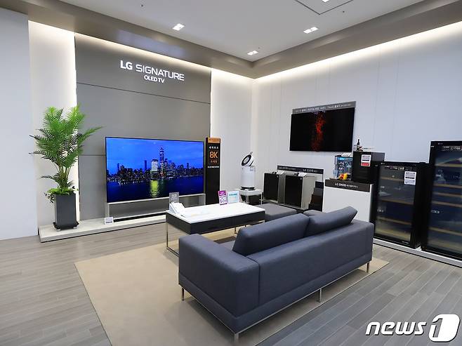 롯데하이마트 메가스토어 수원점 4층의 쇼룸 © 뉴스1