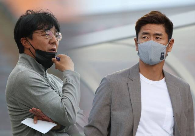 승부욕에서 둘째 가라면 서러울 황선홍 감독(왼쪽)과 설기현 감독이 사령탑으로 처음 맞붙는다. (한국프로축구연맹 제공) © 뉴스1