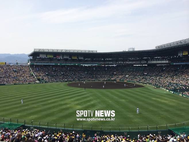 ▲ 한신 타이거스 홈구장이자 일본 고교야구 선수들의 꿈의 장소 고시엔구장. ⓒ 신원철 기자