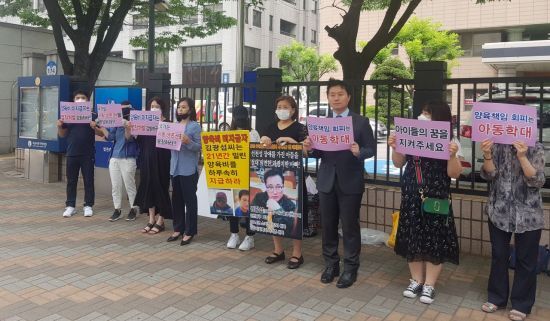 양육비를 받지 못한 피해자 모임인 양육비해결모임(양해모)은 지난 18일 서울 서부지법 앞에서 기자회견을 열고 양육비 문제 해결을 위한 제도 마련을 촉구했다.