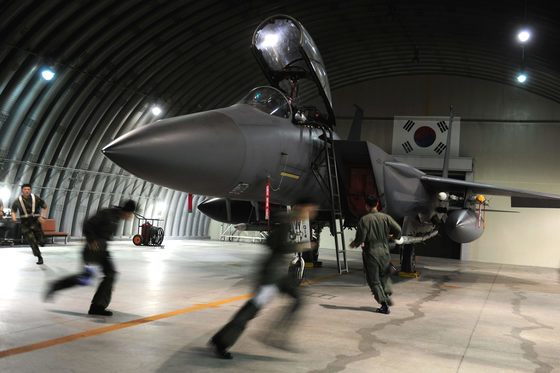 북한 장사정포 공격에 대비한 공군 대응태세 훈련. [연합뉴스]