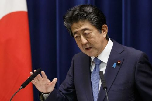아베 신조 일본 총리가 지난달 18일 도쿄 총리 관저에서 기자회견을 하고 있다. AP 뉴시스