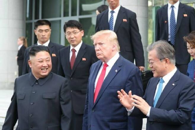 김정은 북한 김정은 국무위원장(왼쪽) 도널드 트럼프 미국 대통령(중앙) 문재인 대통령(오른쪽). (사진=연합뉴스/자료사진)