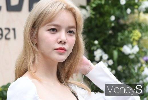 AOA의 팬들이 신지민에게 괴롭힘을 받은 권민아에게 사과의 뜻을 전했다. /사진=장동규 기자