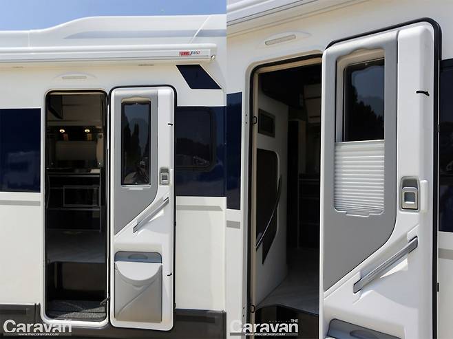 세련된 디자인과 방충망, 블라인드가 적용된 도어와 출입구, 측면에는 측면 어닝이 선택 적용된다