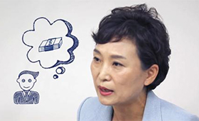 2017년 8월 4일 청와대 공식 유튜브 채널에 올라온 영상에서 김현미 국토교통부 장관이 취임 후 내놓은 첫 부동산 대책인 ‘8·2 대책’을 홍보하고 있다.