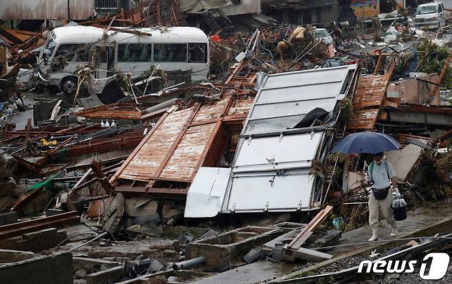 폭우로 훼손된 일본 규슈 구마모토현 구마무라의 전경. © 로이터=뉴스1