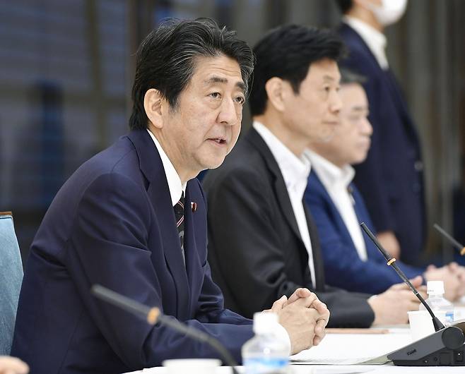 (도쿄 교도=연합뉴스) 아베 신조(安倍晋三) 일본 총리가 30일 오후 일본 총리관저에서 열린 경제재정자문회의에서 인사말을 하고 있다.