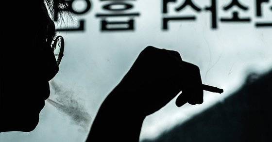 흡연하는 모습. 연합뉴스