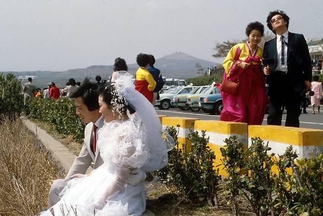 신혼여행을 제주도에서. 1986년 제주 연합뉴스 자료사진