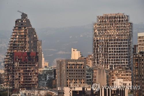 레바논 베이루트 폭발로 훼손된 건물들 (베이루트 EPA=연합뉴스) 4일(현지시간) 레바논 수도 베이루트 항구에서 발생한 대규모 폭발로 인근 건물들이 훼손돼 있다.