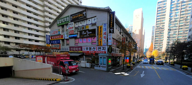 (서울 송파구 잠실5단지 부근에 위치한 중앙상가. 이곳에도 걸출한 게임 매장이 있었다고 한다) 로드뷰 캡처