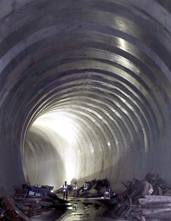 2018년 7월 서울시 양천구 신월동의 대형 빗물터널 마무리 공사가 한창일 당시의 모습. 최승식 기자