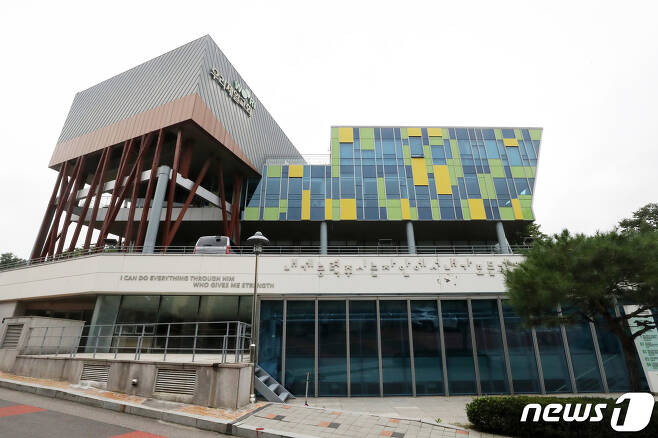 12일 경기도 용인시 기흥구 우리제일교회 정문이 닫혀 있다./뉴스1 © News1 조태형 기자