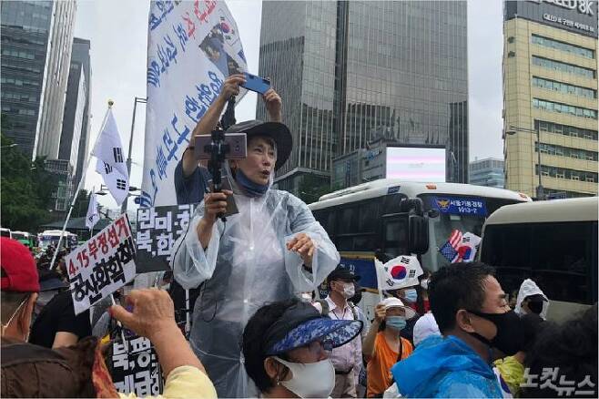 지난 15일 서울 광화문 일대에서 열린 보수단체 집회에 참석한 엄마부대 주옥순 대표.(사진=이은지 기자)