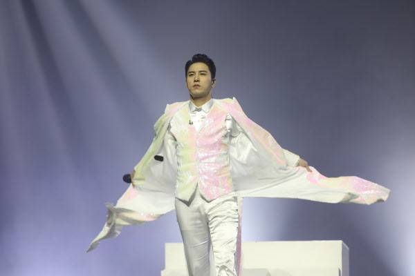 결승곡 작곡가 미션이었던 '역쩐인생-가난한 남자' 무대를 격렬한 춤과 함께 완벽한 무대 매너로 ''트롯계의 신사'를 다시금 확인시킨 장민호 /tV조선