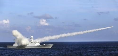 남중국해 인근에서 중국 함정이 대함 미사일을 발사하는 장면(사진=연합뉴스/자료사진)