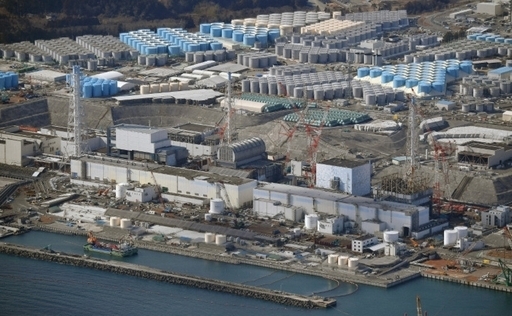 오염수 저장 탱크가 늘어선 도쿄 전력 후쿠시마 제1원전. 마이니치신문