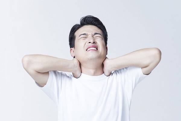 감기에 걸리면 이를 퇴치하기 위해 분비되는 체내 물질 '사이토카인'이 근육 통증을 유발할 수 있다./사진=클립아트코리아